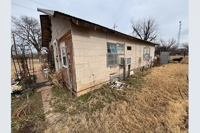 230 N Elm Avenue, Munday, TX 76371 - Photo 2