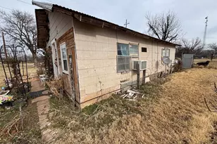 230 N Elm Ave, Munday, TX 76371 - Photo 2