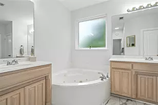 8974 Ranch Bluff Ct, Benbrook, TX 76126 - Photo 18