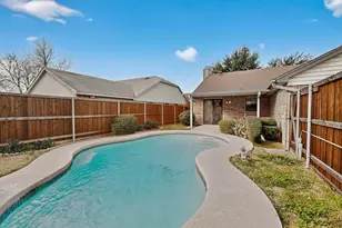 3836 O B Crowe Dr, Dallas, TX 75227 - Photo 36