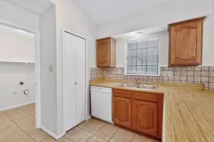 3836 O B Crowe Dr, Dallas, TX 75227 - Photo 18