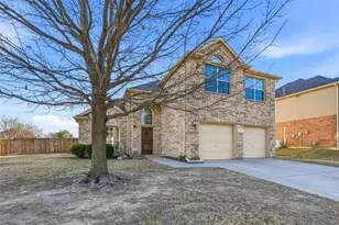 1217 Black Hawk Dr, Fort Worth, TX 76052 - Photo 2