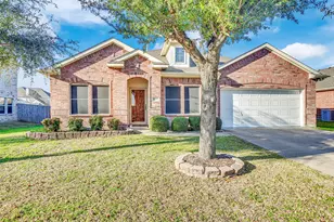 5819 Twilight Dr, Grand Prairie, TX 75052 - Photo 2