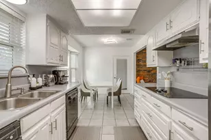 1906 Ola Ln, Grand Prairie, TX 75050 - Photo 10