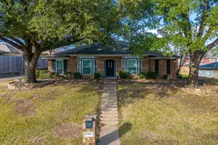 1906 Ola Ln, Grand Prairie, TX 75050 - Photo 2