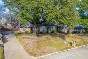 1906 Ola Ln, Grand Prairie, TX 75050 - Photo 34