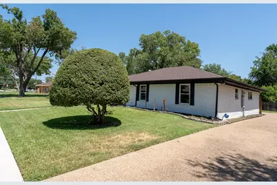 3200 Hilltop Lane, Plano, TX 75075 - Photo 2