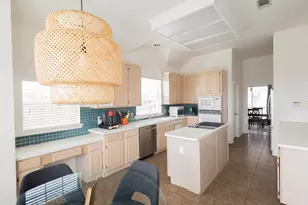 1212 Ashbrook Dr, Grand Prairie, TX 75052 - Photo 6