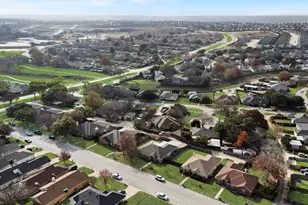 10323 Lone Pine Ln, Fort Worth, TX 76108 - Photo 4