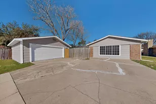 2134 Wellington Dr, Grand Prairie, TX 75051 - Photo 38