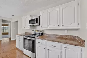 2134 Wellington Dr, Grand Prairie, TX 75051 - Photo 18