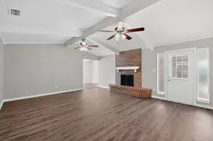 2134 Wellington Dr, Grand Prairie, TX 75051 - Photo 6