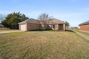 908 W Wintergreen Rd, Lancaster, TX 75134 - Photo 38