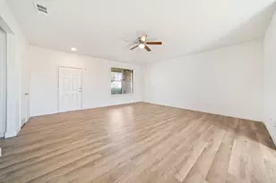 908 W Wintergreen Rd, Lancaster, TX 75134 - Photo 8