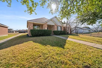 908 W Wintergreen Road, Lancaster, TX 75134 - Photo 32