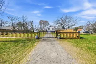 2421 Arrow Ln, Sansom Park, TX 76114 - Photo 1