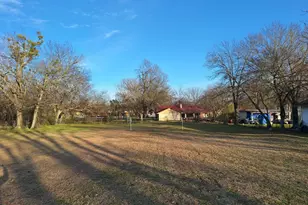 513 S San Antonio St, Wolfe City, TX 75496 - Photo 1