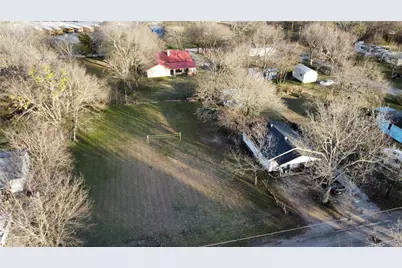 513 S San Antonio Street, Wolfe City, TX 75496 - Photo 4