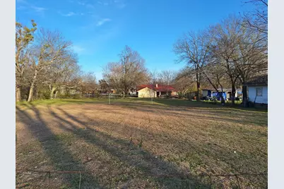 509 S San Antonio Street, Wolfe City, TX 75496 - Photo 4