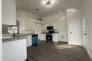 6005 Meadowdale Rd, Arlington, TX 76017 - Photo 8