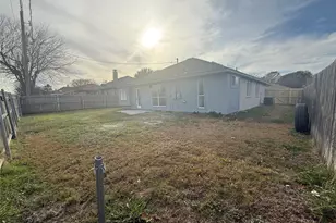 6005 Meadowdale Rd, Arlington, TX 76017 - Photo 20