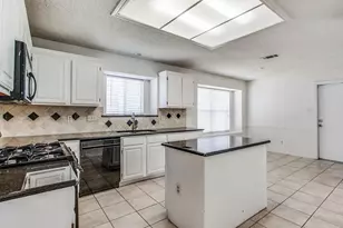 1302 Silver Maple Dr, Carrollton, TX 75007 - Photo 6