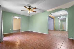 107 Rogers, Arlington, TX 76011 - Photo 6