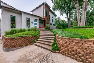 919 Knott Pl, Dallas, TX 75208 - Photo 2