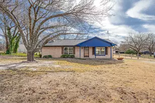 301 Pecan St, Tom Bean, TX 76273 - Photo 2