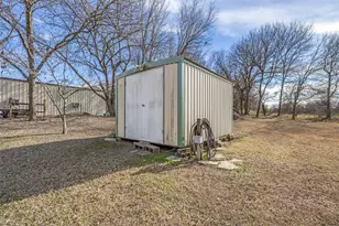301 Pecan St, Tom Bean, TX 76273 - Photo 24