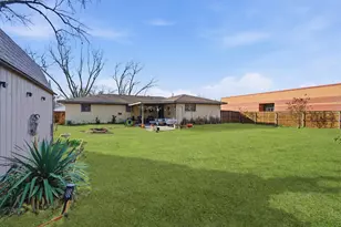 515 Pecan St, Collinsville, TX 76233 - Photo 36