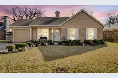 1702 Fieldstone Court, Arlington, TX 76018 - Photo 2