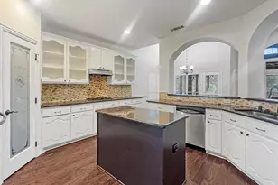 2831 Kate Ln, Grand Prairie, TX 75052 - Photo 12