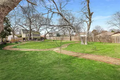 207 S College Street, McKinney, TX 75069 - Photo 12