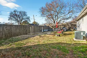 1001 S 4th St, Bonham, TX 75418 - Photo 22