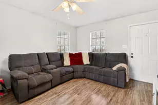 1001 S 4th St, Bonham, TX 75418 - Photo 6