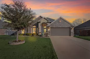 1039 Cydnie St, Kennedale, TX 76060 - Photo 2