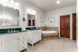 223 Wood St, Grapevine, TX 76051 - Photo 22