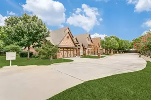 223 Wood St, Grapevine, TX 76051 - Photo 2