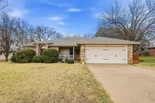 503 Shady Grove Dr, Granbury, TX 76049 - Photo 2
