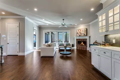 303 S Dooley Street, Grapevine, TX 76051 - Photo 8