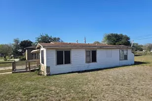 630 E B Ave, Kingsville, TX 78363 - Photo 2