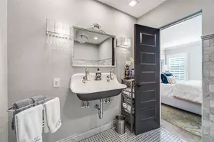 919 Stewart Dr, Dallas, TX 75208 - Photo 30