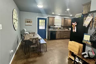 805 Clay St, Glen Rose, TX 76043 - Photo 6