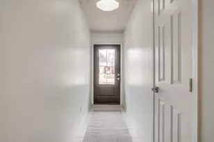 909 Jayellen Ct, Burleson, TX 76028 - Photo 2