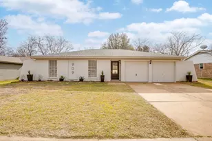 909 Jayellen Ct, Burleson, TX 76028 - Photo 1