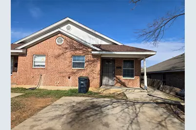 1439 E Robert Street, Fort Worth, TX 76104 - Photo 1