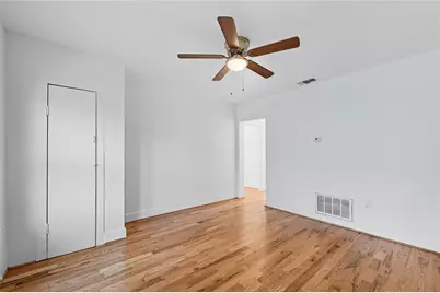 800 W Lowden Street, Fort Worth, TX 76110 - Photo 10