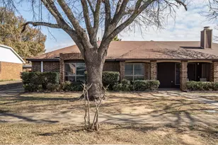 3018 Hilltop Dr, Euless, TX 76039 - Photo 2