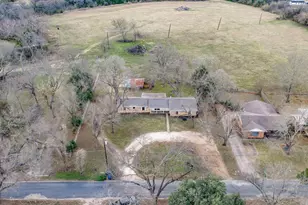 514 Dallas St, Italy, TX 76651 - Photo 32